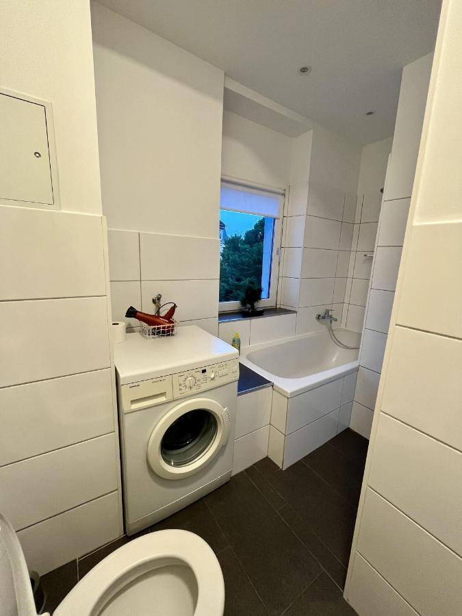 Nostalgie Apartment - 3 Zimmer, 5 Betten, 7 Personen, Kontaktloses Einchecken, Netflix ヴッパータール エクステリア 写真